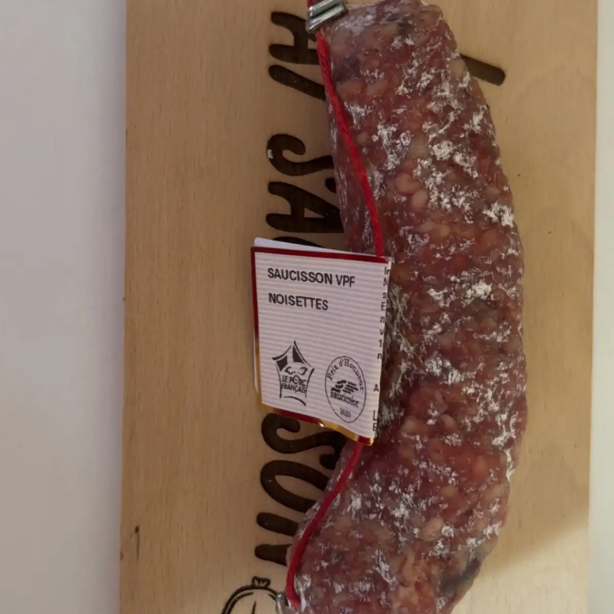 Saucisson sec aux noisettes